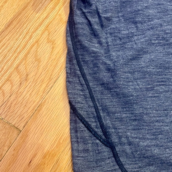 lululemon athletica Women’s Heathered Blue athletic Shirt basic tee size small - Picture 5 of 5